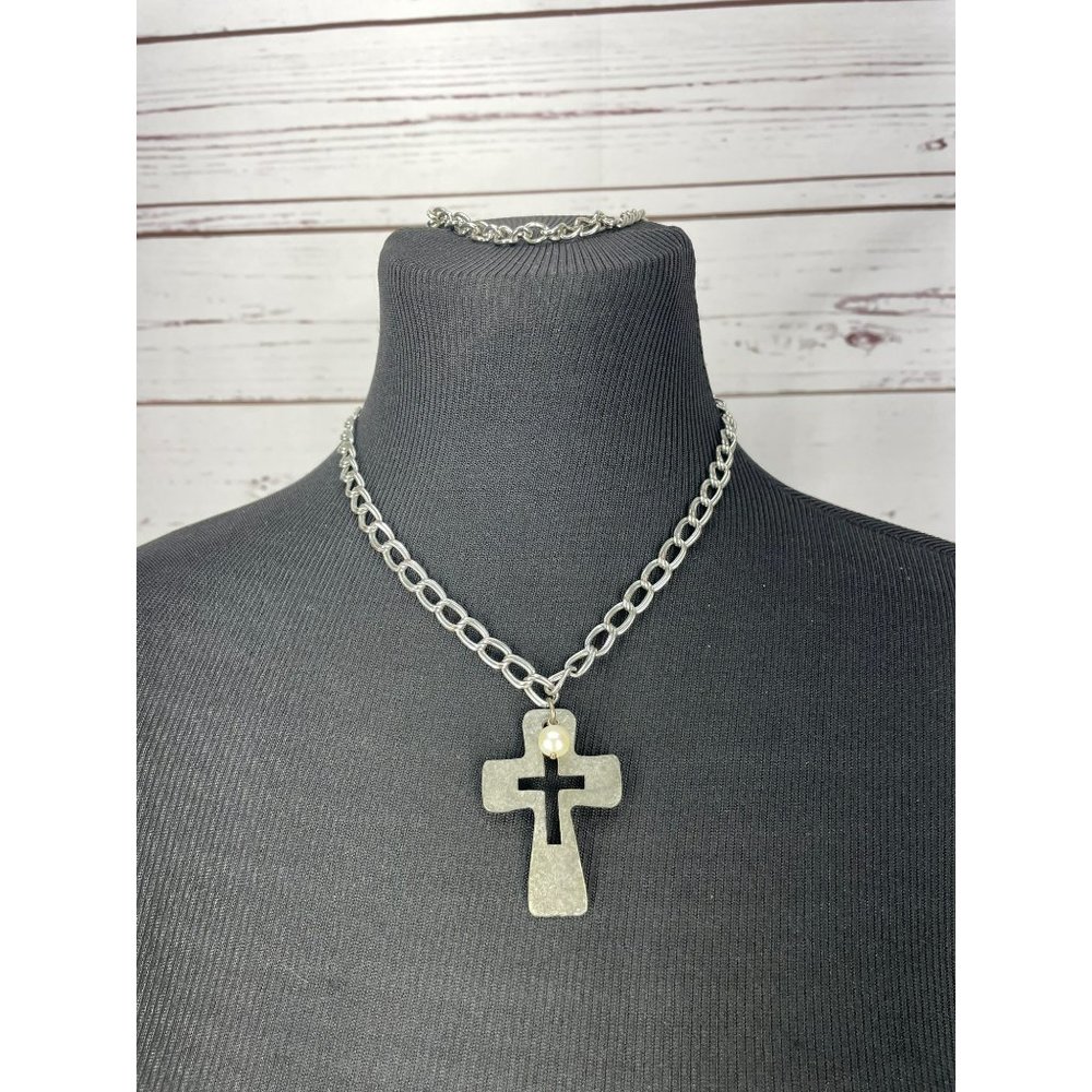 TRUE FAITH JEWELRY Pewter and Enameled Hammered Looking Silver Tone Cross Neckla